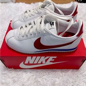 WMNS Classic Nike Cortez Leather